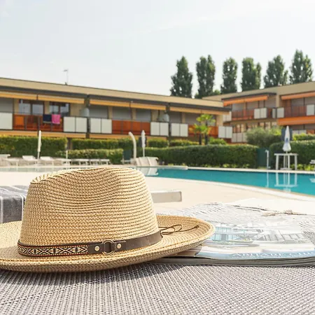 Bossanova Family - Your Glimpse Of The Sirmione