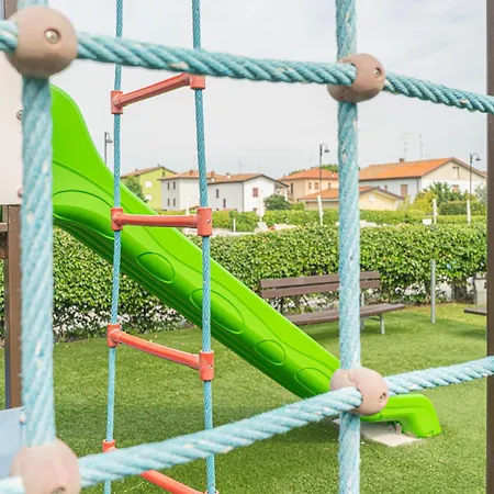 Bossanova Family - Your Glimpse Of The Appartement