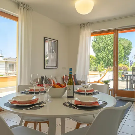 Bossanova Family - Your Glimpse Of The Appartement