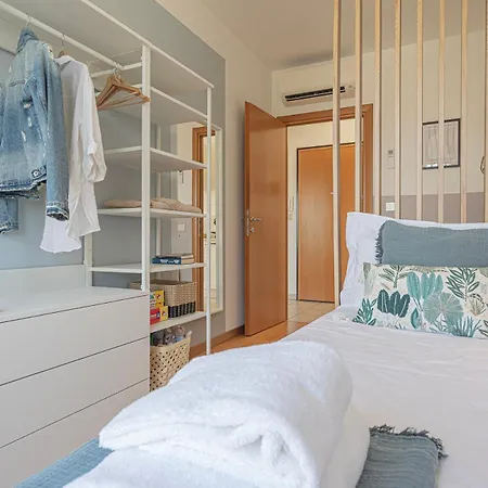Bossanova Family - Your Glimpse Of The Appartement